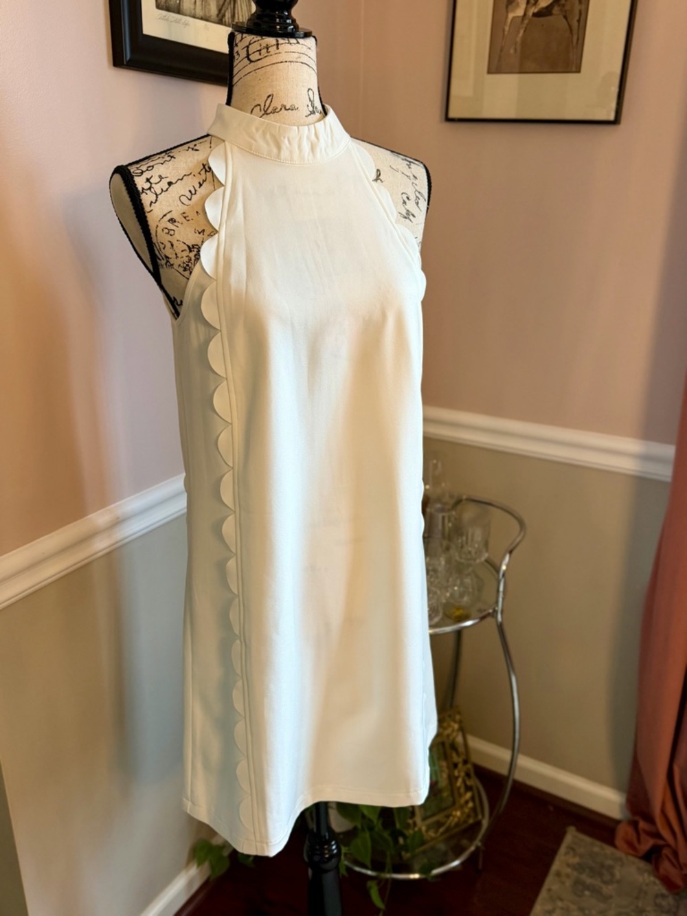 White Scalloped Edge Shift Dress High Neck Sleeveless Wedding Era Small